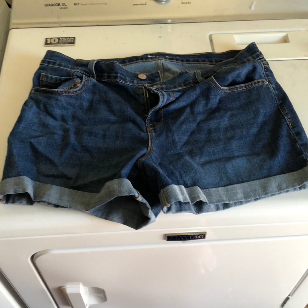 Old Navy Sz 14 Boyfriend Shorts with Cuff